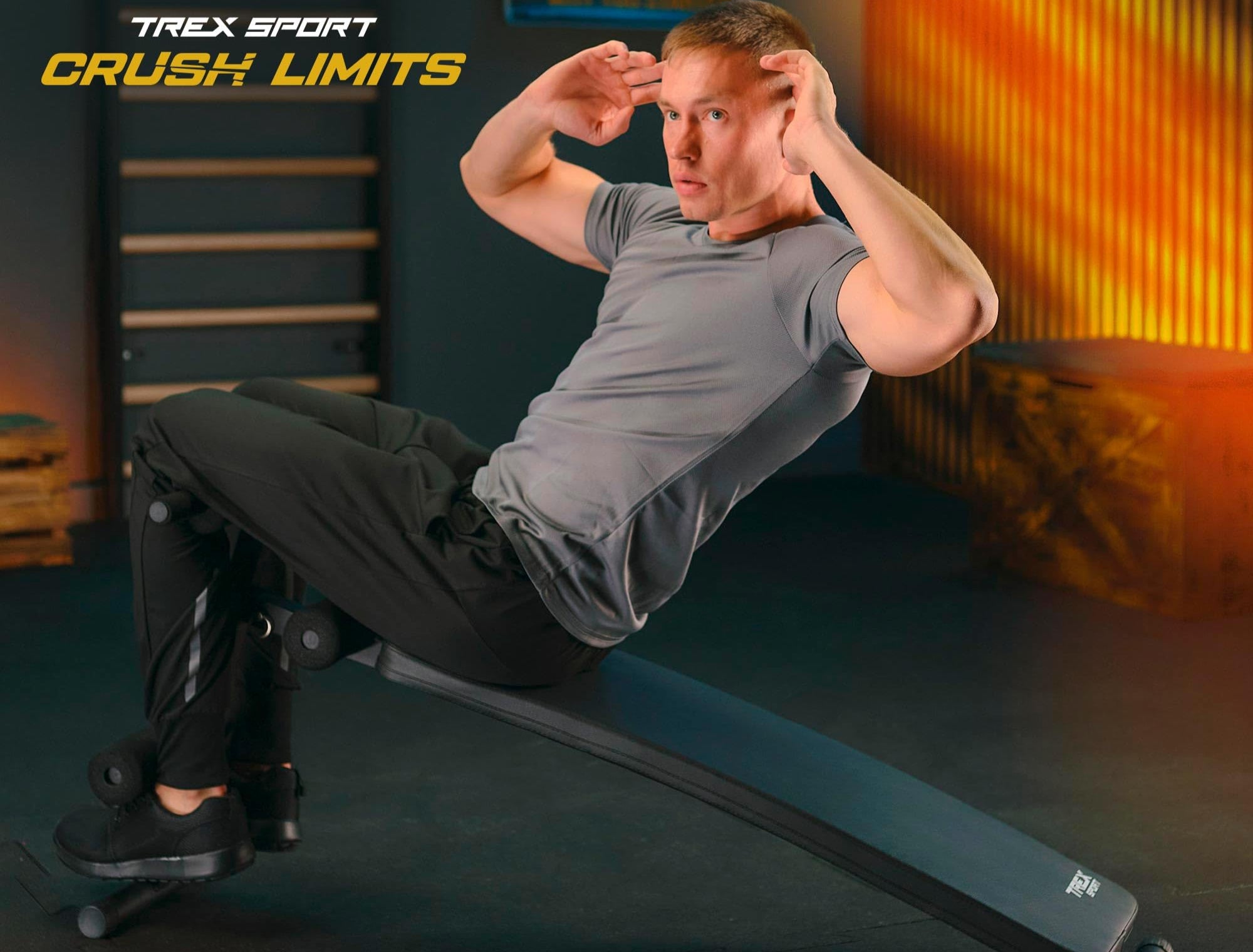 TREX SPORT Sit Up Bank klappbar Hantelbank TX-050B | Trainingsbank Schrägbank mit Beinstrecker, Griffen | Bauchtrainer & Rückentrainer für zuhause